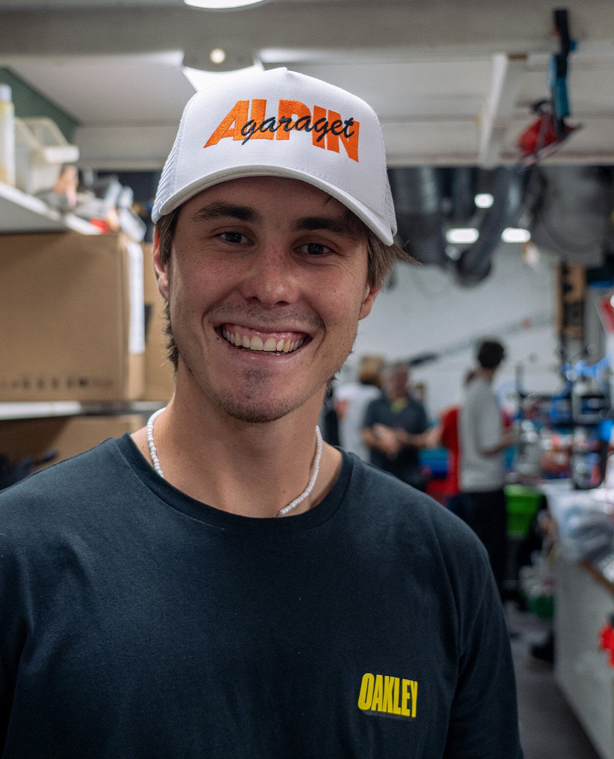 Alpingaraget Magnus Logo Trucker Hat - Vit